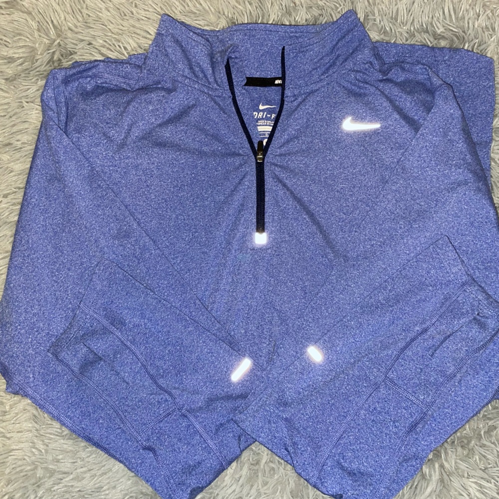 Nike Women’s long sleeve dry fit pullover, with thumb holes! (Size Large)